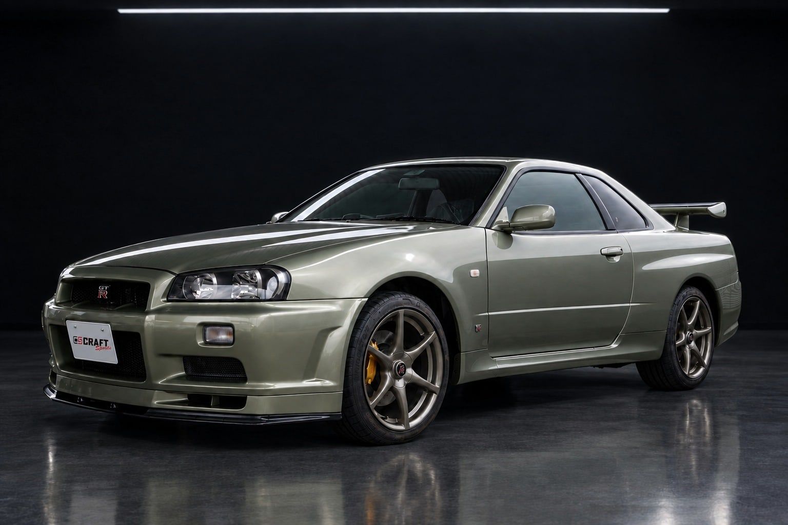 暗いガレージに置かれたスカイラインGT-R(R34)